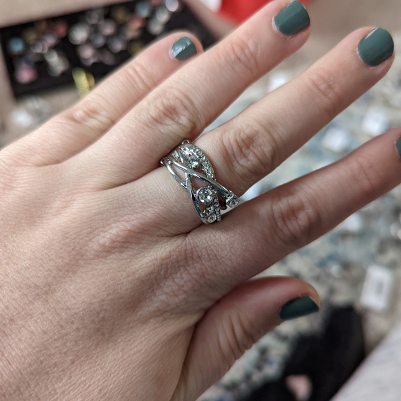 5/$20 Paparazzi The Secret of my Success White Ring